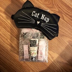 Vanilla Rose beauty bag, w/ steve madden mask